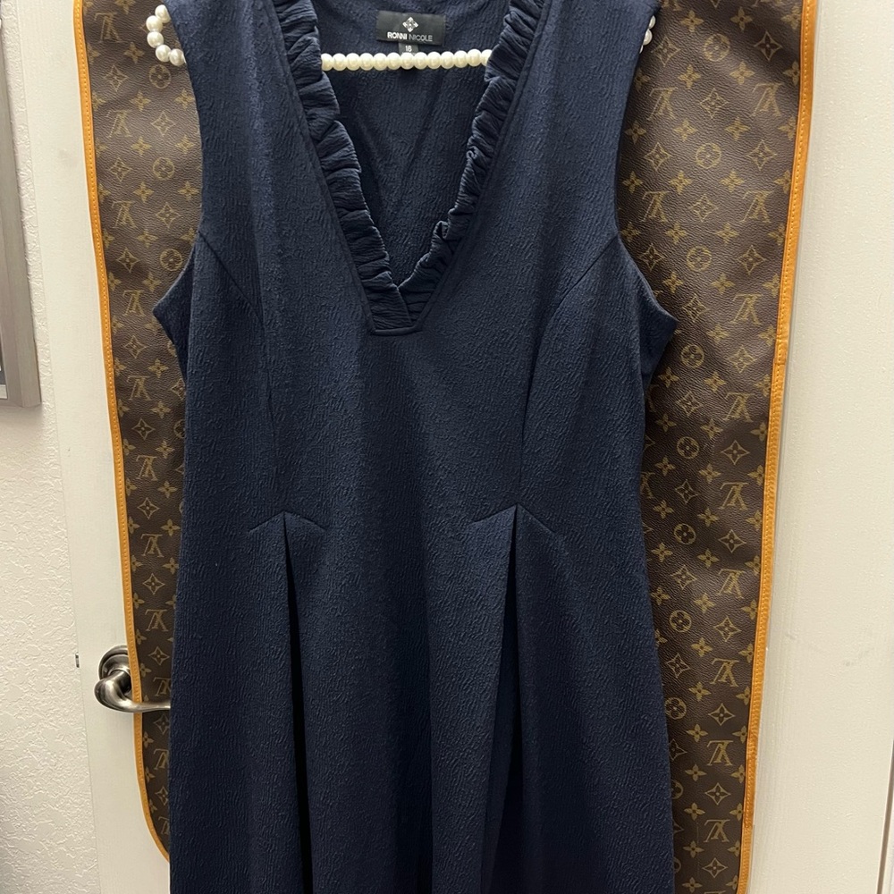 Dress - Picture 4 of 5